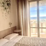 ホテル Viamare ミラノ・マリッティマ